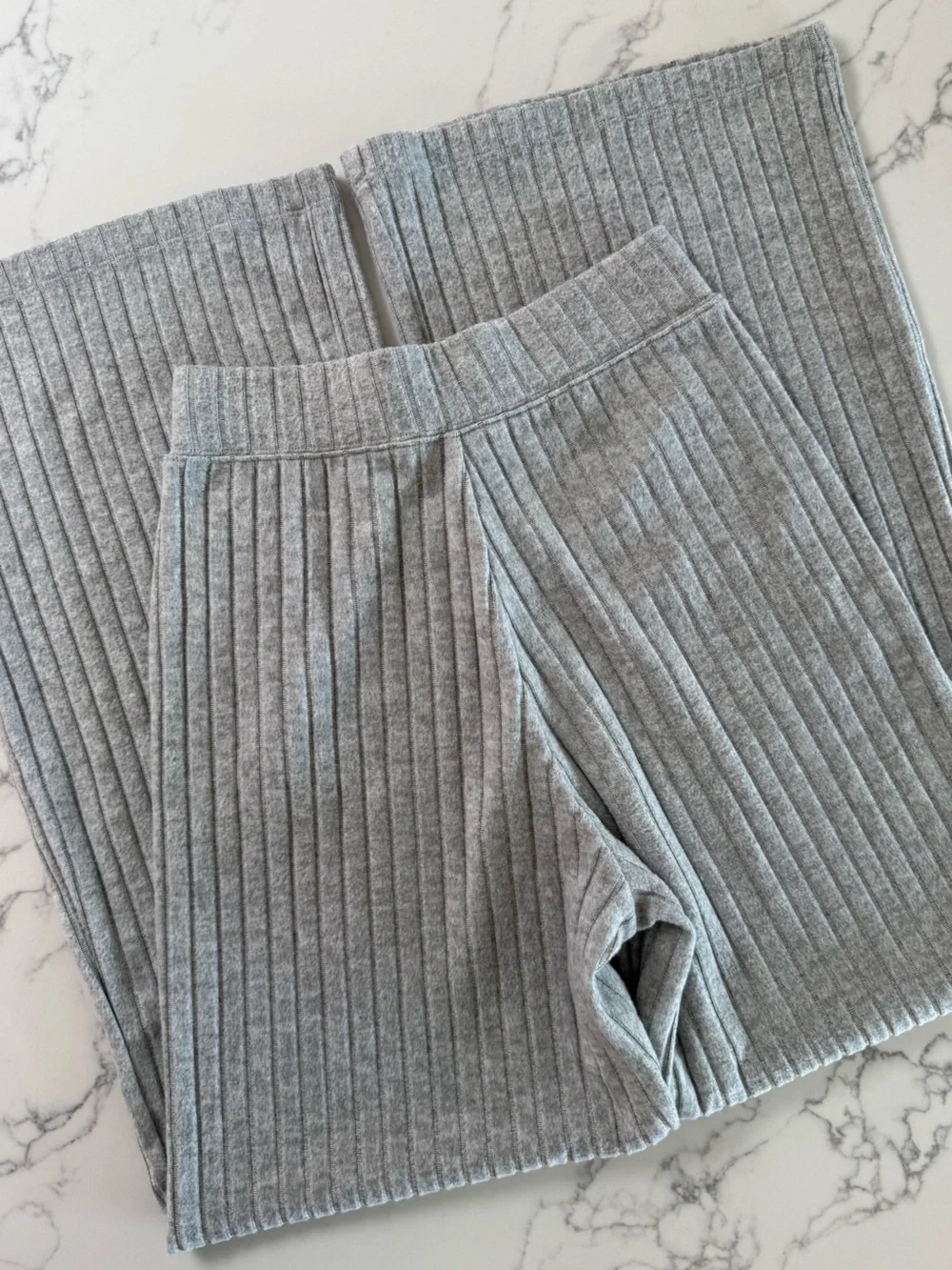 Alo Yoga Ribbed Take Comfort Wide-Leg Pants - Athletic Heather Grey - Size Small